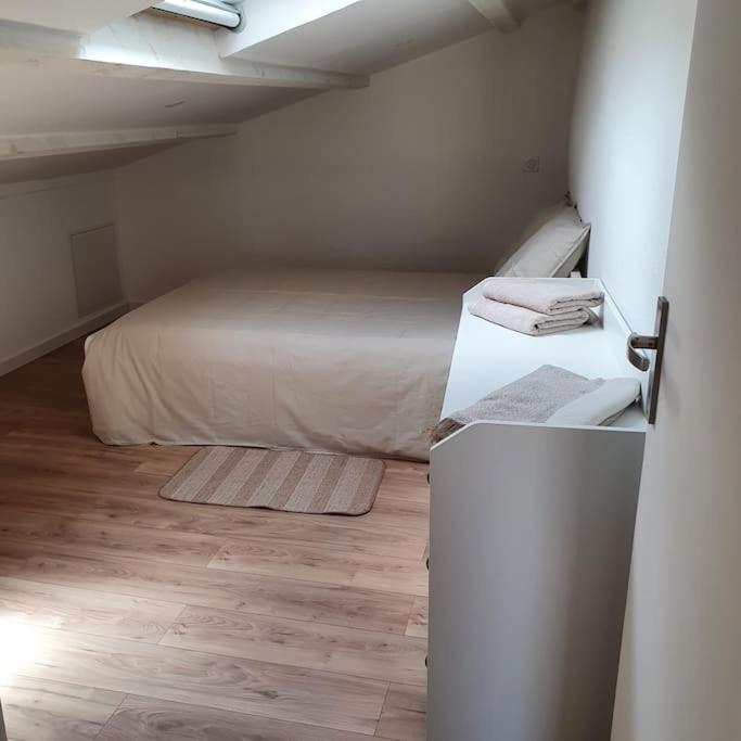 Apartamento Duplex Sous Les Toits Riez Exterior foto